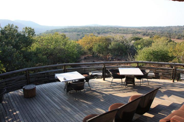 Blick von der Terrasse der &Beyond Phinda Mountain Lodge