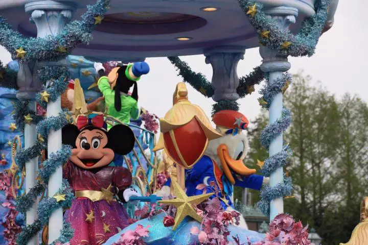 Mickey, Minnie und ihre Freunde ziehen Besucher aus aller Welt nach Paris