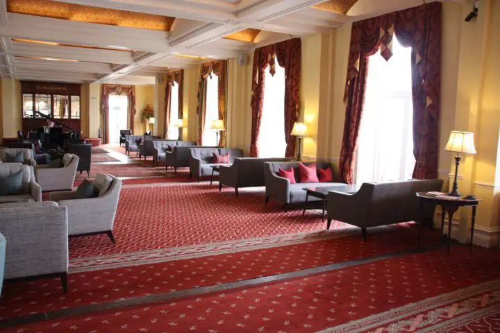 Lobby von The Headland Hotel, Newquay, Cornwall, Fistral Beach, Cornwall mit Kindern