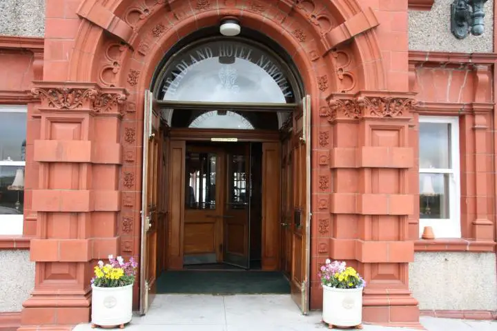 AußenanEingang von The Headland Hotel, Newquay, Cornwall, Fistral Beach, Cornwall mit Kindern