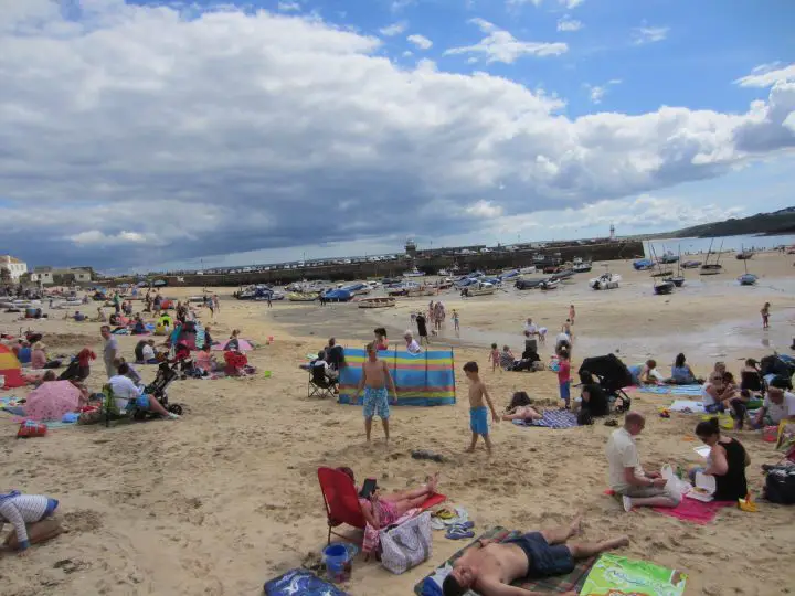 Strand am Hafen von St. Ives