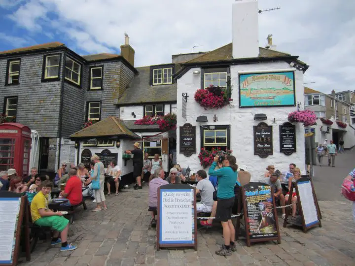 Pub am Hafen mit Terrasse