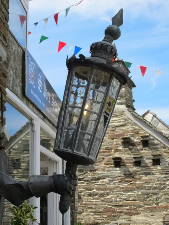 Tintagel Lampe im Ritterlook