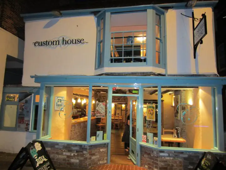 Einladend: Das Restaurant Custom House in Barnstaple