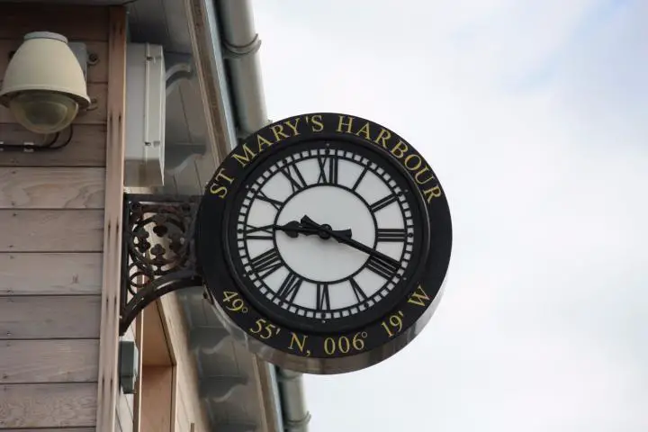 Uhr am Hafen von St. Mary's, Isles of Scilly