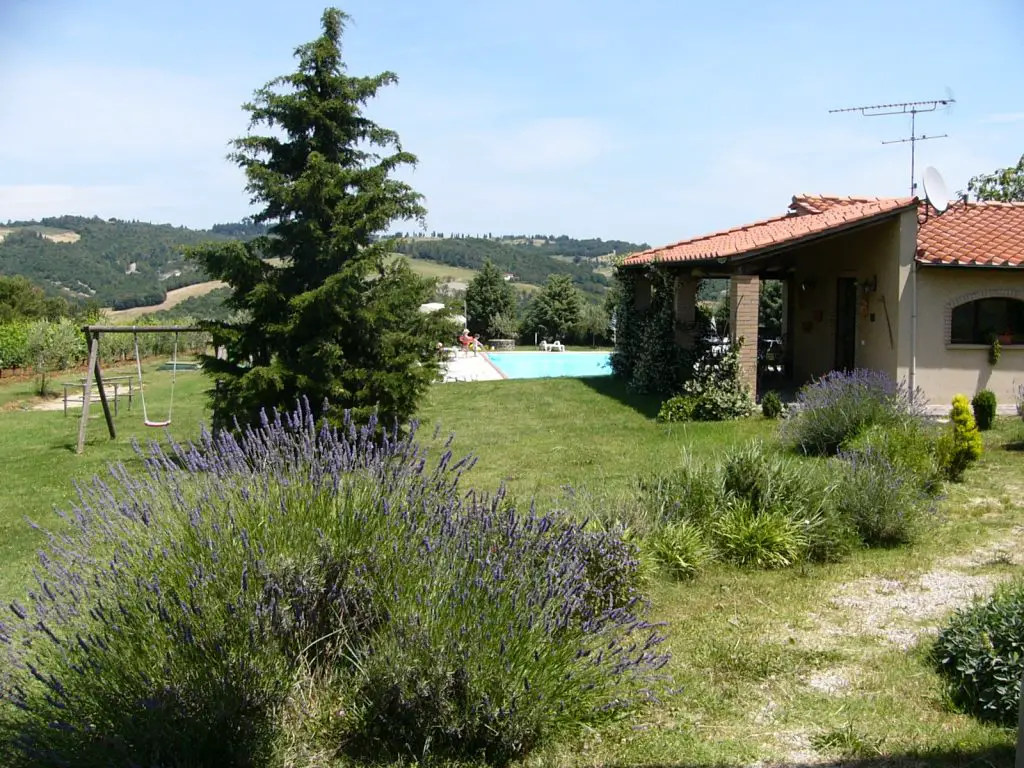 Poolhaus und Pool von Le Selvole nahe Volterra