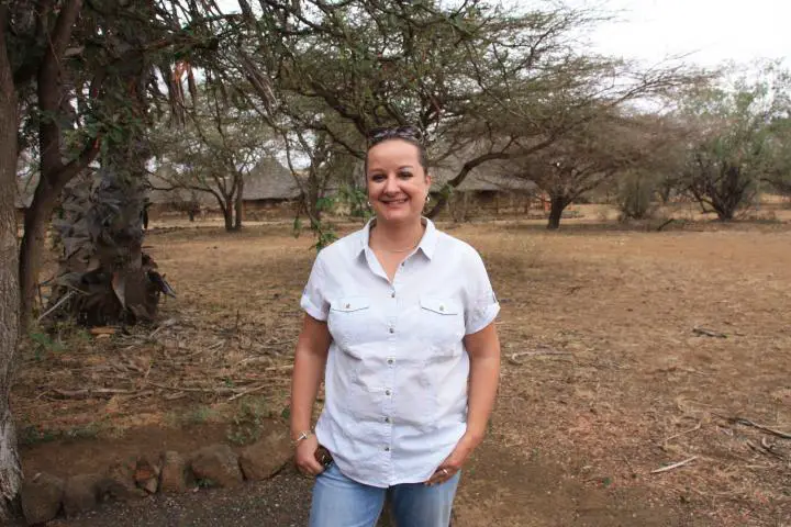 Manja, Managerin des Severin Safari Camps, Kenia mit Kindern