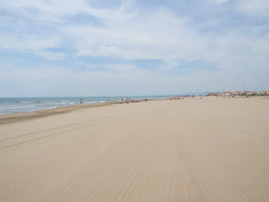In der Nebensaison ist der Strand von Narbonne gähnend leer
