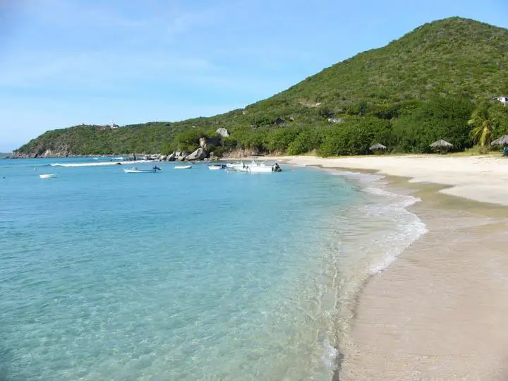 Karibischer Strand auf Tortola