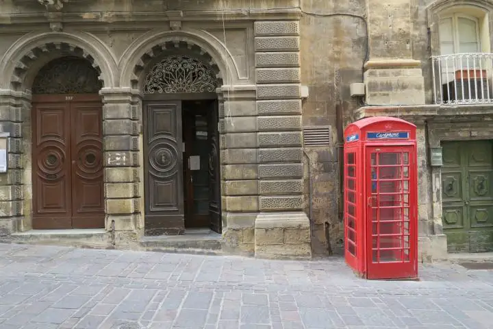 Rote Telefonzelle in Valletta