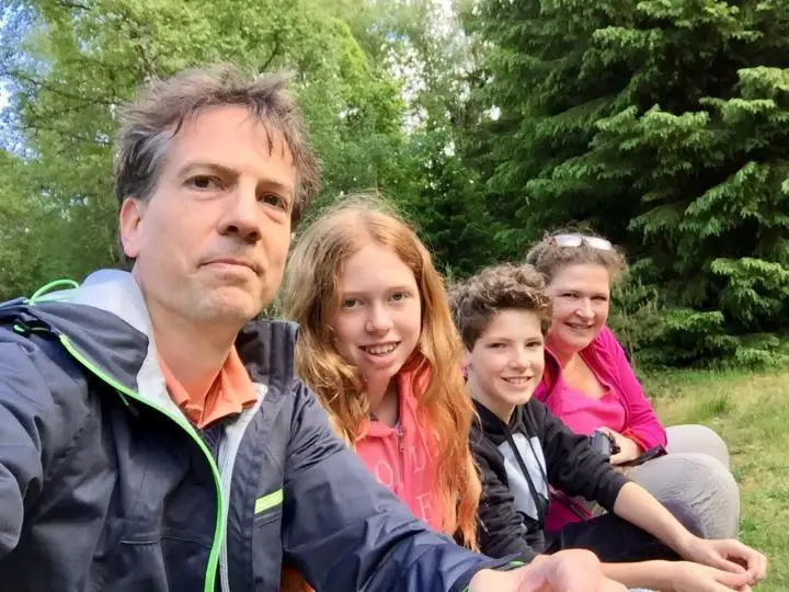 Familie im Store Mosse Nationalpark in Schweden