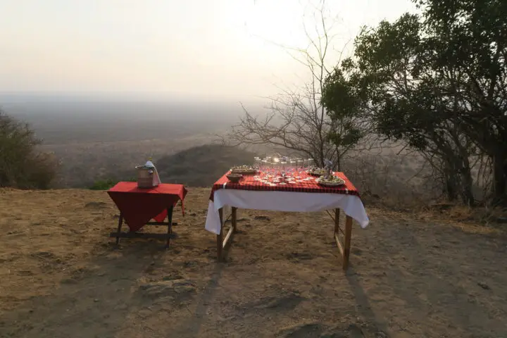 Sundowner am Poacher's Lookout, Kenia mit Kindern