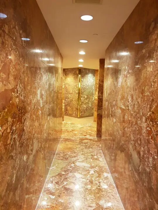 Weg zur Toilette im Trump Tower