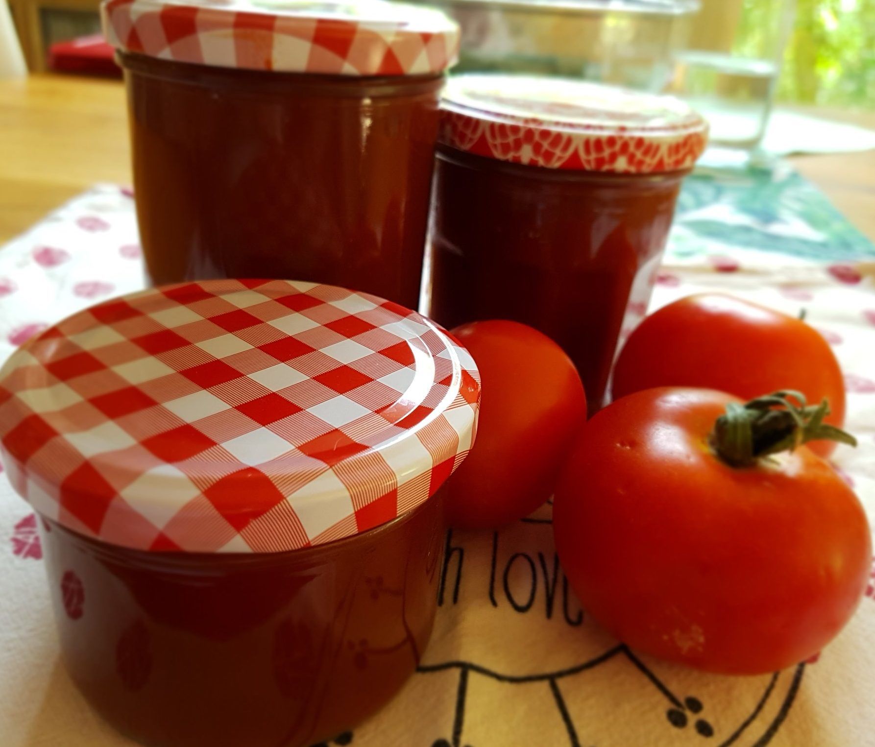 Selbstgemachtes Tomatenketchup ohne Zucker aus dem Thermomix