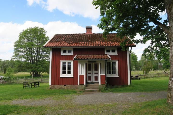 Typisches rotes Schwedenhaus im Store Mosse Nationalpark