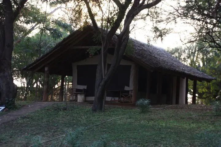 Zelt im Ziwani Camp, Kenia mit Kindern